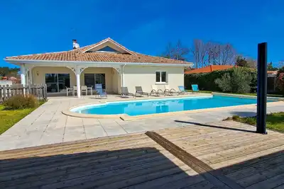 Image de Spacious peaceful villa with large swimming pool