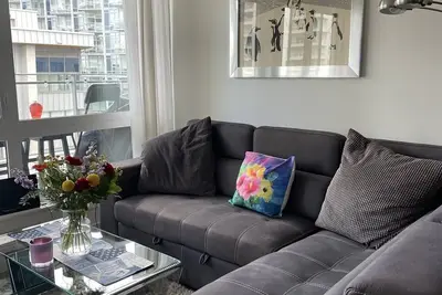 Image de Hipster penthouse with 806 sq ft deck and 120 sq ft lower deck