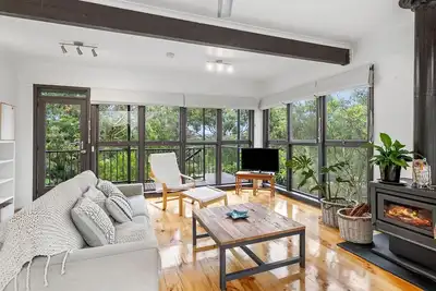 Image de Annie's Place - Surrounded by lush trees