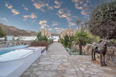 Image de Beachfront Villa with private mini pool / jacuzzi