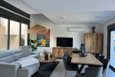 Image de Modern vacation home with pool