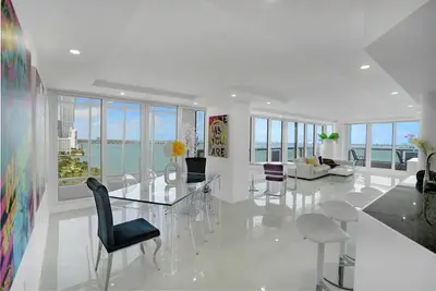 Image de Walking on Water! (2 bedroom condo)