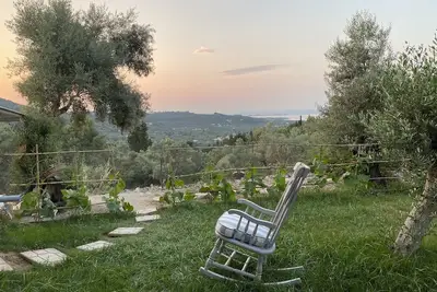 Image de Cozy 2-bdrm-house with garden and view