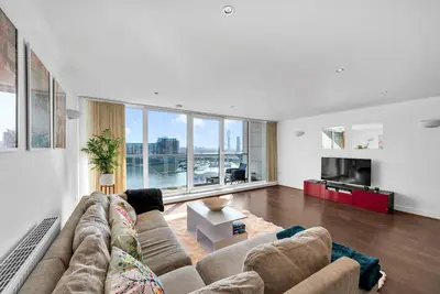 Image de River View 2 Bed with parking 5 mins walk to Excel