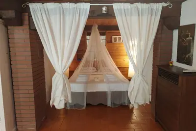 Image de Apartment with patio, in a quiet area, very close to the monuments of the city.