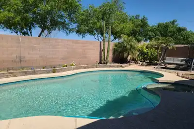 Image de Treat yourself to this 3 bedroom/2 bath nautical oasis with a pool & spa