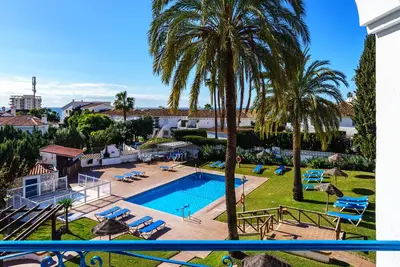 Image de Miraflores with pool by Costarentals - Ref 146