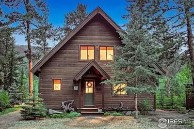 Image de Luxury Riverfront cabin with a Hot Tub! No cleaning fees!