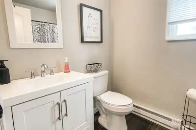 Image de Amazing Main Level 2 bedroom Apartment