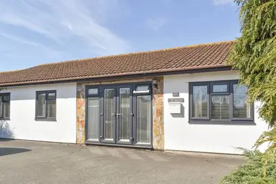 Image de A detached spacious, stylish bungalow, ideally located close to iconic Padstow, on the revered St.