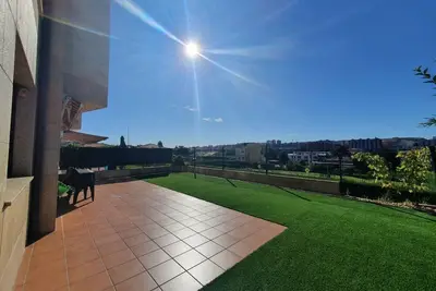 Beautiful ground floor with garden, pool and close to the beach, idela families