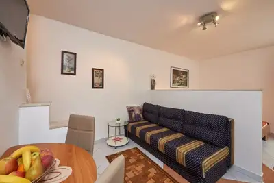 Image de Appartement Studio dans Mastrinka avec loggia, Climatisation, Wifi, Machine à laver (5159-1)