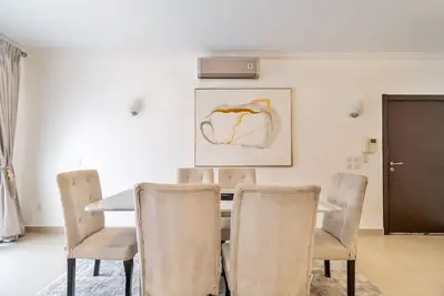 Image de 2-Bedroom Apartment along Banana Island Road