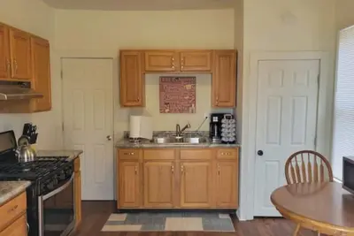 Image de Budget stay in Rockford - Lower Duplex