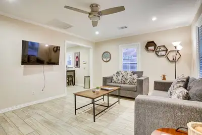 Image de Pet-Friendly Galveston Cottage < 1 Mi to Beach!