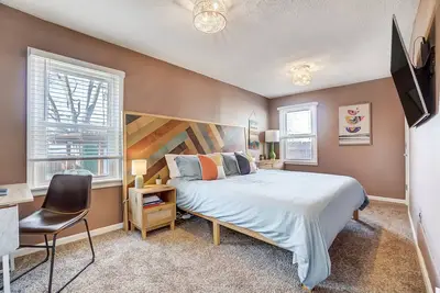 Image de Bexley Area Home! King bed, Outdoor Oasis, near downtown Columbus & Airport