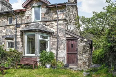Image de A homely cottage full of character, nestled in the heart of Cwm Penmachno with glorious views.