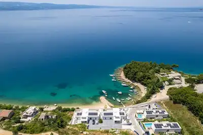 Image de Villa Loma, Villa de luxe de 5 chambres près de la mer, piscine privée chauffée, Omiš Brzet