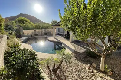 Luxury Phoenix Oasis, pool, walking trail, high end, specials, ask!