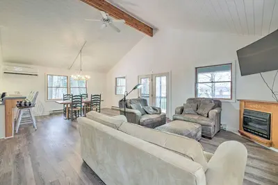 Image de Walloon Lake Vacation Rental: Walk to Water!