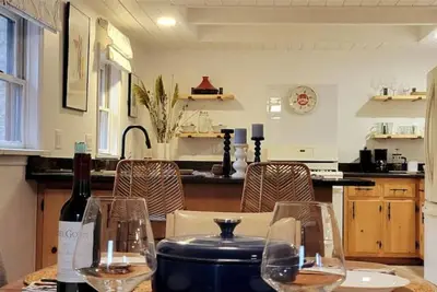 Image de Pet Friendly 3 bed/2 bath + Treetop Deck; Near Catskills, Kingston, Woodstock