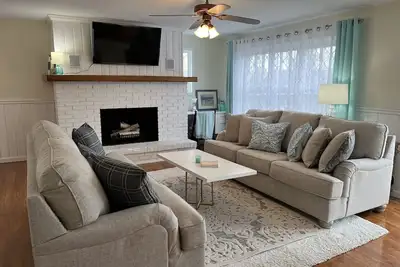 Image de Eagle's Nest - Remodeled 3 bdrm, min to All Star