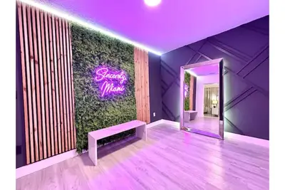 Image de Eden in Miami | Pool Spa w/Theater Room Pool House