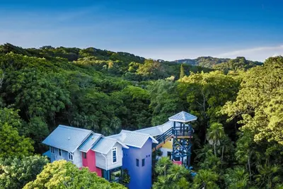 Image de One-of-a-Kind Luxury Treehouse Eco Oasis with Private Beach Access