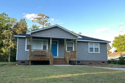 Seagate's Trolley Stop - 3 Bedroom cottage a short walk from Bradley Creek