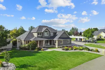 Image de Large House w/5 bedrooms & outdoor pool in Yellowstone county