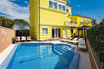 Image de Villa avec piscine et climatisation