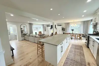 Image de Brighton renovated 4 Bdrm/3bath with A/C & hot tub - Close to Downtown