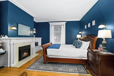 Image de J. D. Rockefeller Suite w/ King Bed & Fireplace