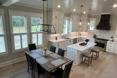 Image de New Southern Charmer w/ screened in porch near Ole Miss & Oxford Square