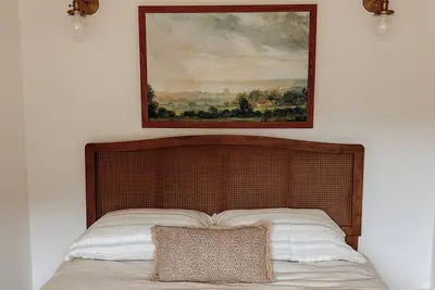 Image de Tiny house located on a flower farm