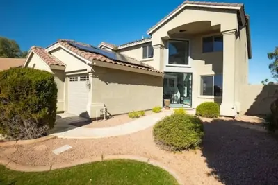 Image de Cozy sun-kissed desert oasis