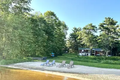 Image de Lakeside Log Cabin - Enjoy a beautiful sugar sand beach, Fireplace