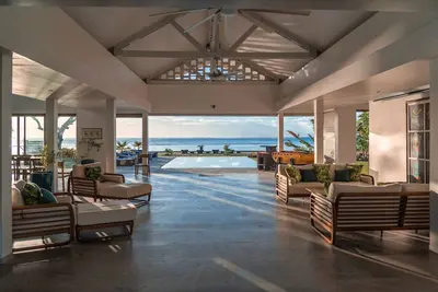 Image de Magnifique villa avec piscine à débordement en bord de lagon