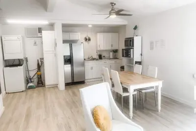 Image de Cute 2 bedroom Apartment close to Everything!