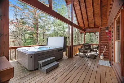 Image de Mountain cabin with private hot tub, covered deck & incredible view
