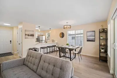 Image de Riverside Retreat: 2br\/2ba Apt