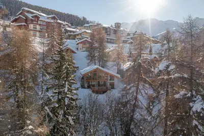 Image de Luxury chalet (11p). 5 bedrooms and 3 bathrooms. In the centre of Vallandry, with a beautiful view