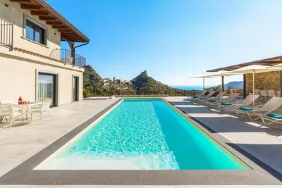 Image de Villa de luxe avec piscine à quelques kilomètres de Taormina