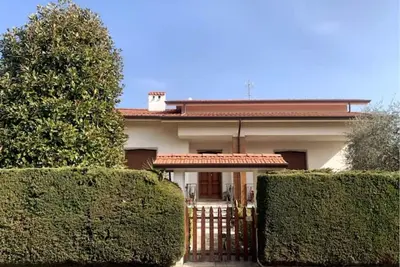 Image de Near beaches, 3 rooms, garden, parking spaces, nearby: Lerici and 5 Terre