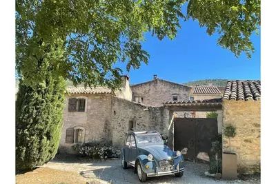 Image de Mas Provençal du Xviii chic et rustique restauré et climatisé