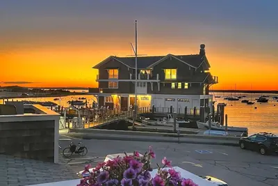 Image de The Saltbox - Watch Hill's Award-Winning Waterfront Retreat.