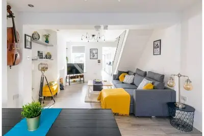 Image de The Hollywood - Large Beautiful 3 Bedroom House