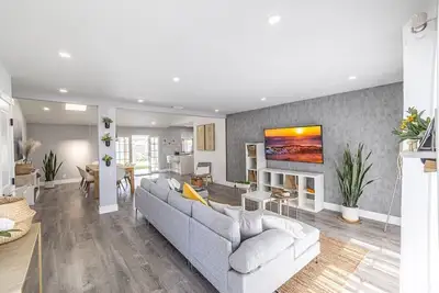 Image de Sunrise Home · Modern Pool Home Minutes From Sawgrass Mall