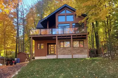 Image de Chalet Velo de Montagne et Ski Bromont : Élégant, Confortable et Pratique.