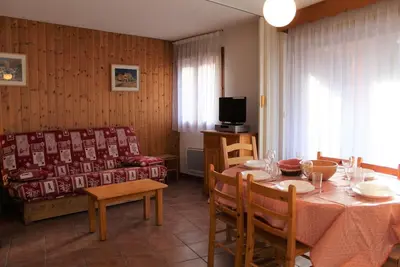 Image de 300m du centre station, balcon, télévision, casier à ski, 49m², Vars